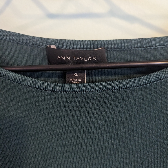 Ann Taylor XL dark green sweater with flowy sleeves - Picture 2 of 3